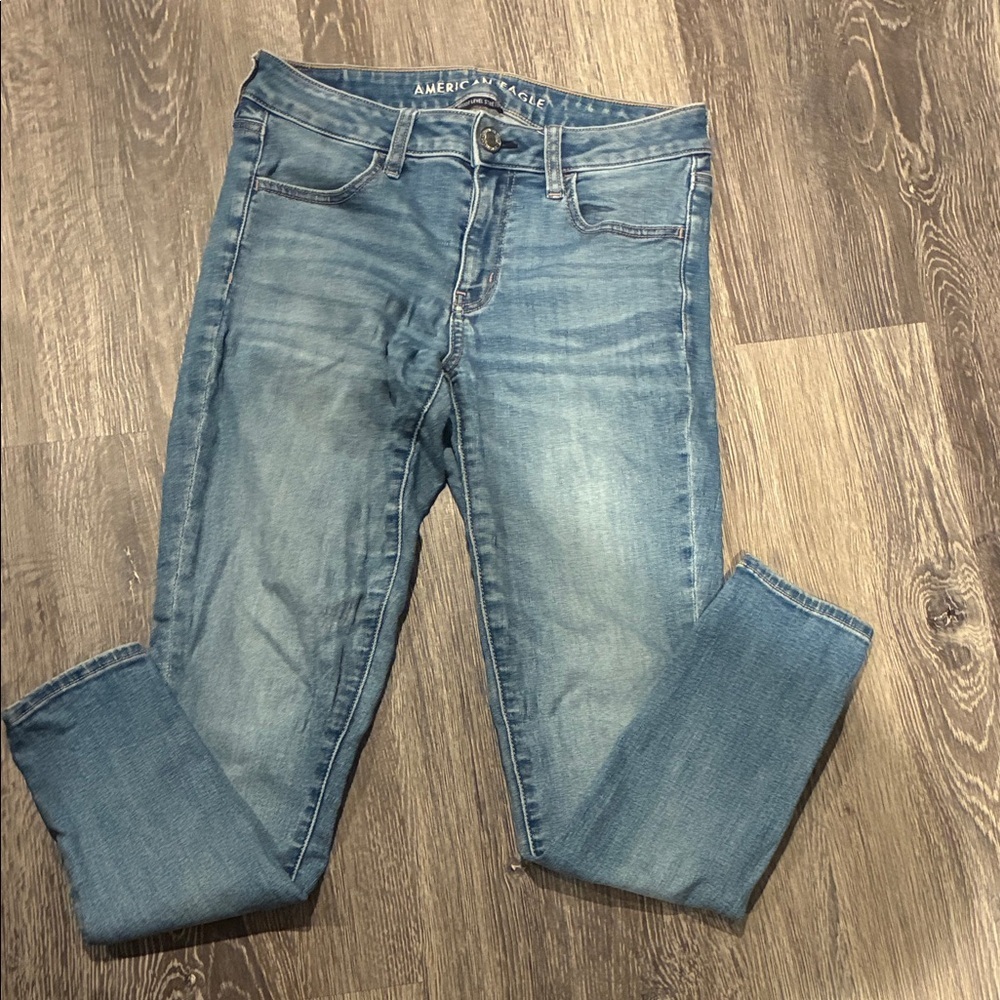 American Eagle Outfitters Light Blue Denim Jeans. B6